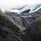 Photo: Beautiful Double Valley Revealed in Alaska