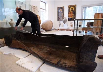 Prehistoric Canoe Found in Bulgaria