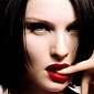 Red Lipstick Does Make a Woman Look Younger, Psychologist Says
