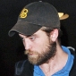 Robert Pattinson’s Scruffy Beard: To Be or Not to Be