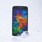 Samsung Galaxy S5 Does the Ice Bucket Challenge, Nominates iPhone 5s, HTC One M8, Nokia Lumia 930