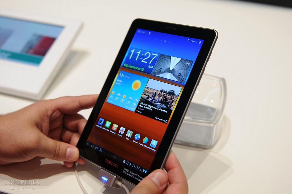 11 дюймовый планшет. Samsung Galaxy Tab 7.7. Samsung Galaxy Tab 7.7 2011. Планшет самсунг 2011. Samsung a8 Tablet.