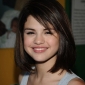 Selena Gomez Denies Dating Taylor Lautner