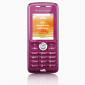 Sony Ericsson W200i Turns Pink for the Holidays