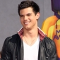 Taylor Lautner Goes Shirtless in First ‘New Moon’ Trailer