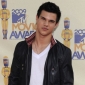 Taylor Lautner to Host SNL