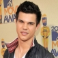 Taylor Lautner to Present ‘New Moon’ Footage at SCREAM Awards