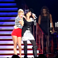 Taylor Swift, Carly Simon Do “You’re So Vain” Duet in Concert