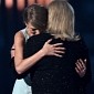 Taylor Swift Receives Milestone Award at the ACM Awards 2015 from Her Mom - Video
