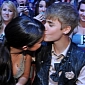 Teen Choice Awards 2011: Justin Bieber, Selena Gomez Put Breakup Rumors to Rest with Kiss