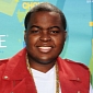 Teen Choice Awards 2011: Sean Kingston Makes First Red Carpet Appearance