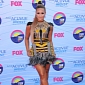 Teen Choice Awards 2012: Demi Lovato’s Dress Reveals a Bit Too Much