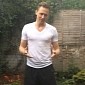 Tom Hiddleston Does the ALS Ice Bucket Challenge, Nominates Benedict Cumberbatch – Video