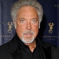 Tom Jones Gets Back in Top Shape with the Caveman Diet