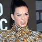 VMAs 2013: Katy Perry Rocks “Roar” Diamond Grill – Photo
