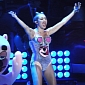 VMAs 2013: Miley Cyrus Performs with Robin Thicke, Shocks – Video