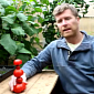 Watch: Guy Uses Five Tomatoes to Explain Global Food Waste