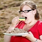 Woman Gets Weird Cravings While Pregnant, Starts Eating Sponges and Sand