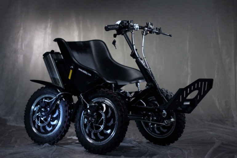 Zoom, the Electric 4Wheel Electric Vehicle with Exclusive Hand Control