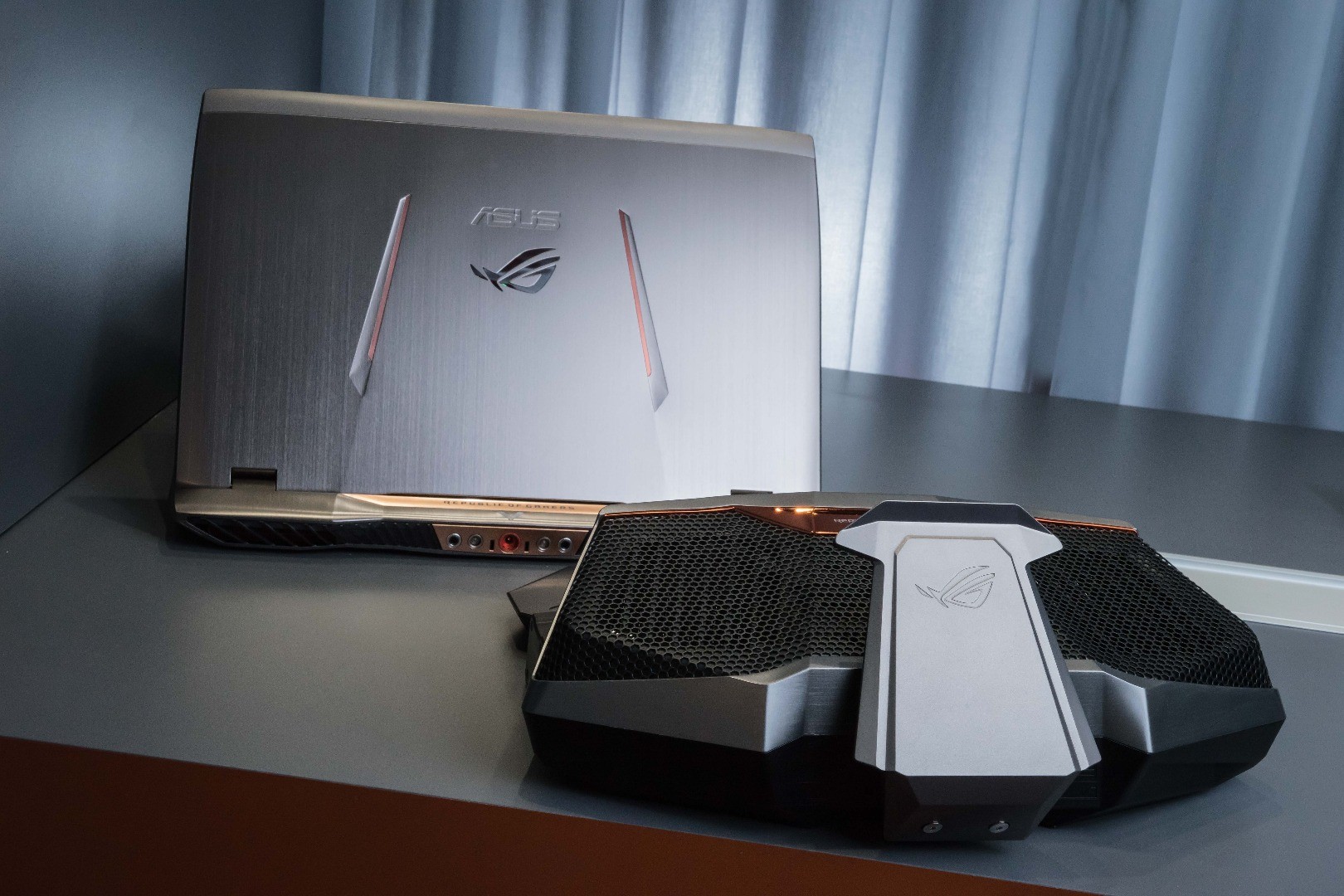 ASUS ROG GX700 Is the World s First Liquid Cooled Laptop with 4K LCS