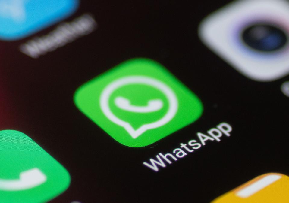 how does whatsapp work and what is it