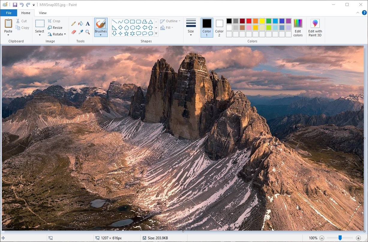 Những bức tranh sơn cổ điển Paint trong Windows 10 không còn là điều Microsoft muốn loại bỏ. Chúng ta đã có thể tiếp tục tạo ra những tác phẩm sáng tạo và đầy màu sắc trên phần mềm nổi tiếng này. Hãy đến với ứng dụng Paint để khám phá cảm giác tuyệt vời của việc vẽ tranh đầy tài năng.