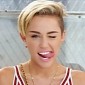 Miley Cyrus Doesn’t Approve of Nicki Minaj’s VMAs 2015 Feud with Taylor Swift - NYT