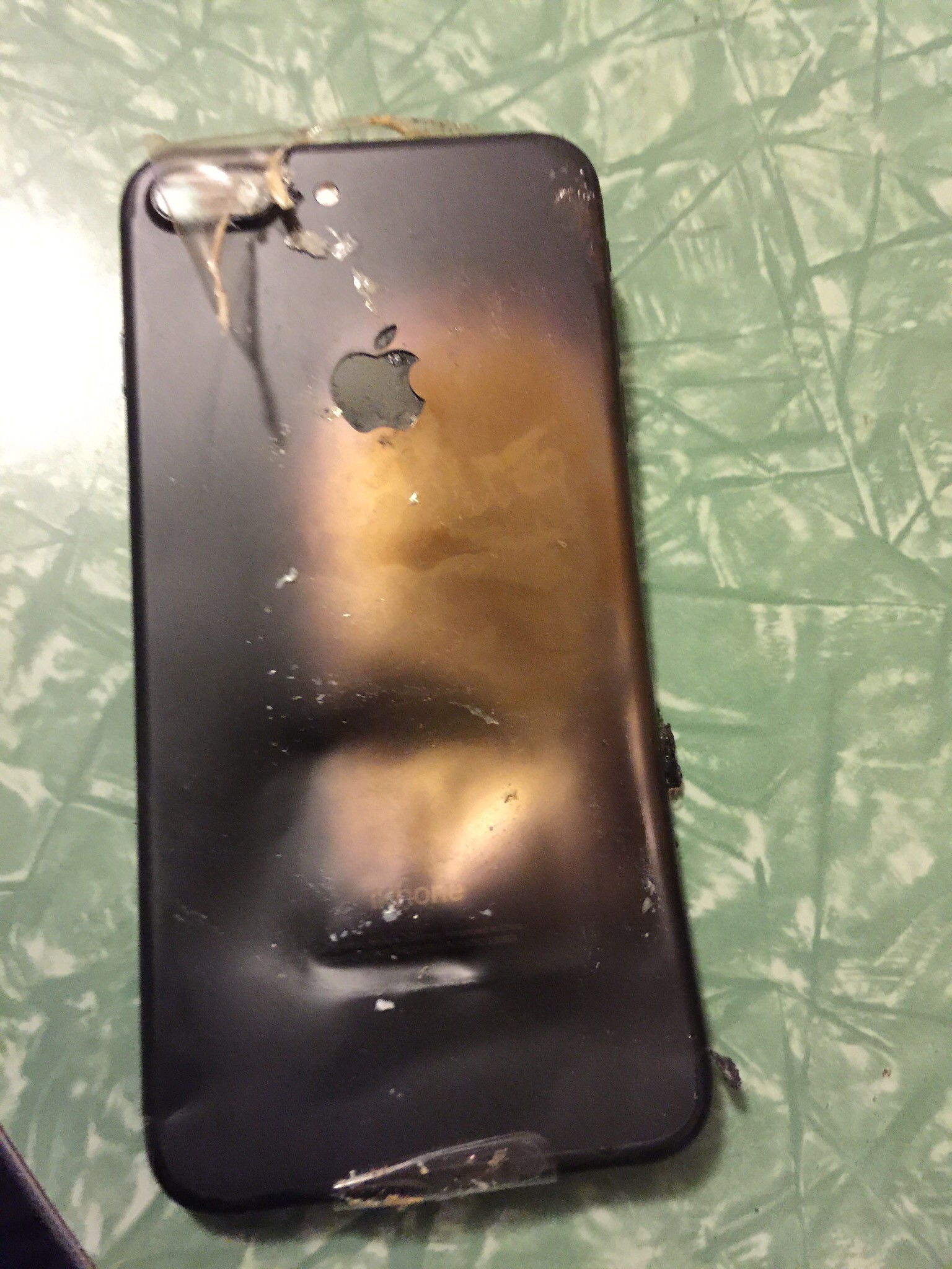 Телефон Apple iPhone 11 4/128Gb черный (MHDH3HN/A)