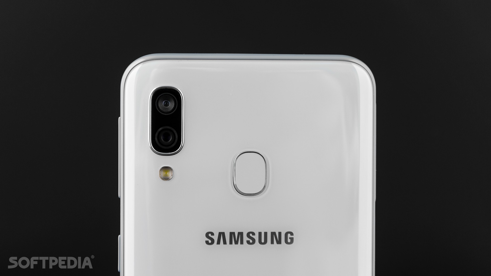 Samsung Galaxy A40 in 2023  Still worth it? #samsunga40 #android11  #lowbudget #smartphone #shorts 
