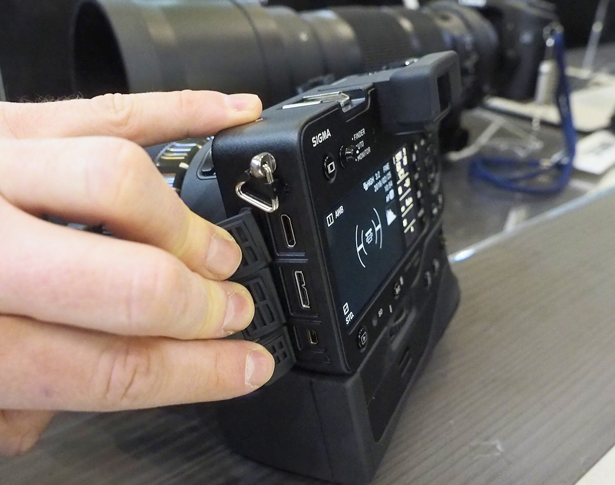 Sigma Updates Firmware For Its Sd Quattro Camera Get Version 1 02