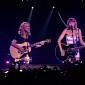 Taylor Swift and Lisa Kudrow Duet on “Smelly Cat” in Final 1989 Show - Video