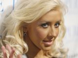Christina Aguilera and a very bad case of too much makeup/foundation