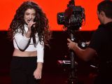 Lorde at the American Music Awards 2014, performing new song for “Mockingjay Part 1”