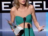 Taylor Swift thanks her loyal fans for making big AMAs 2014 moment possible