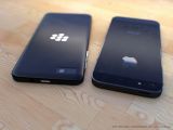 BlackBerry 10 vs iPhone 5 renders