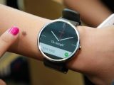 Moto 360 with display on