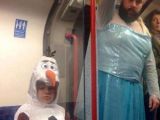 The man dressed like Elsa to take his daughter to a sing-along
