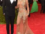 Beyonce and Jay Z walk the red carpet at MET Gala 2015