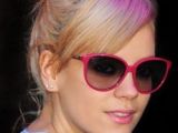 The freshly turned blonde Lily Allen adds a quirky note to her already distinctive style
