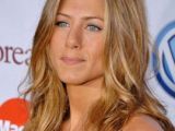 Jennifer Aniston's curls are replicated by a lot of women