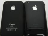 A purported picture of the next-gen iPhone 3G (matte finnish) next to the currently selling 16GB Black model (glossy back case)