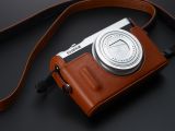 Fujifilm XQ2 camera in leather case
