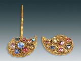 Gold hairpins decorated with gems