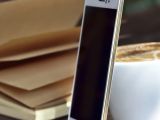 Golden Oppo R5 has a gold frame