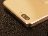 Huawei Honor 6 Plus in gold, camera detail