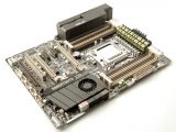 Asus Sabertooth X79 LGA 2011 motherboard