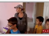 Kate Gosselin and the kids do some redecorating around the house