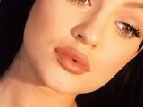 For most her Instagram shots, Kylie Jenner favors this doll-like, dead-faced pose