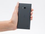 Nokia Lumia 735 (back)