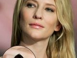 Cate Blanchett goes for an ultra-fashionable purple ring